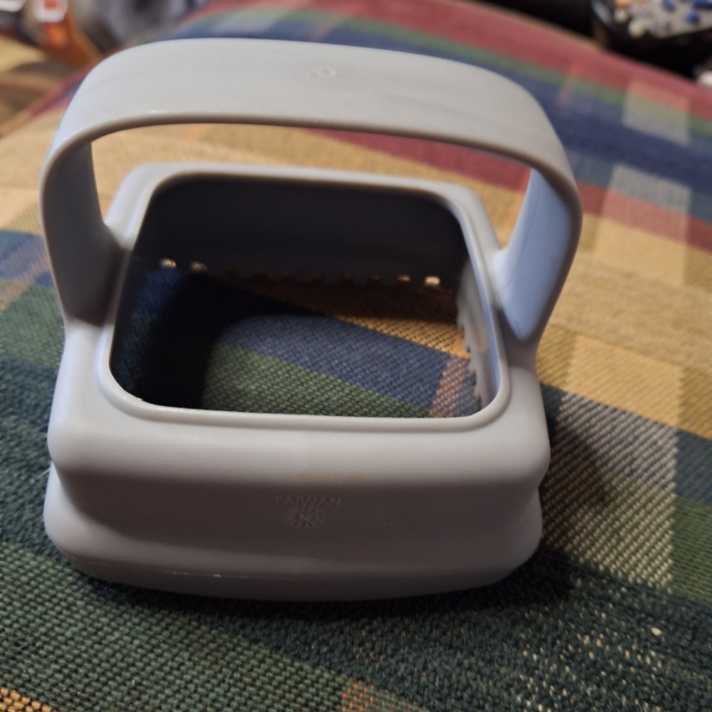 The Pampered Chef Gray Sandwich Cutter